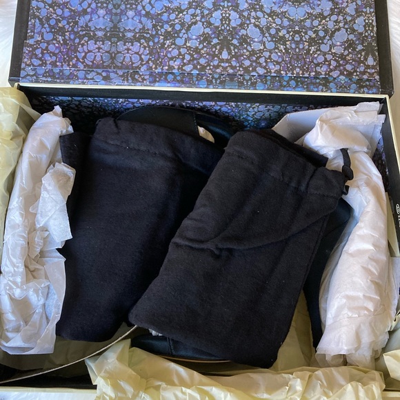 Gorgeous Leon Max Black Beaded Party Heels, 6.5 - Picture 16 of 16